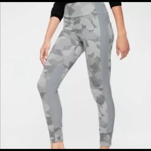Athleta Essex Camo Hybrid Tights Cobbelstone Grey Size Large